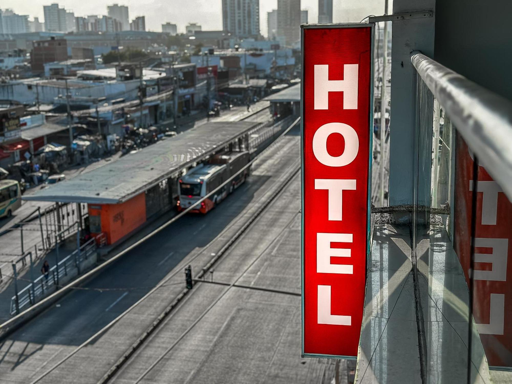 Hotel Bazurto Plaza Картахена Экстерьер фото