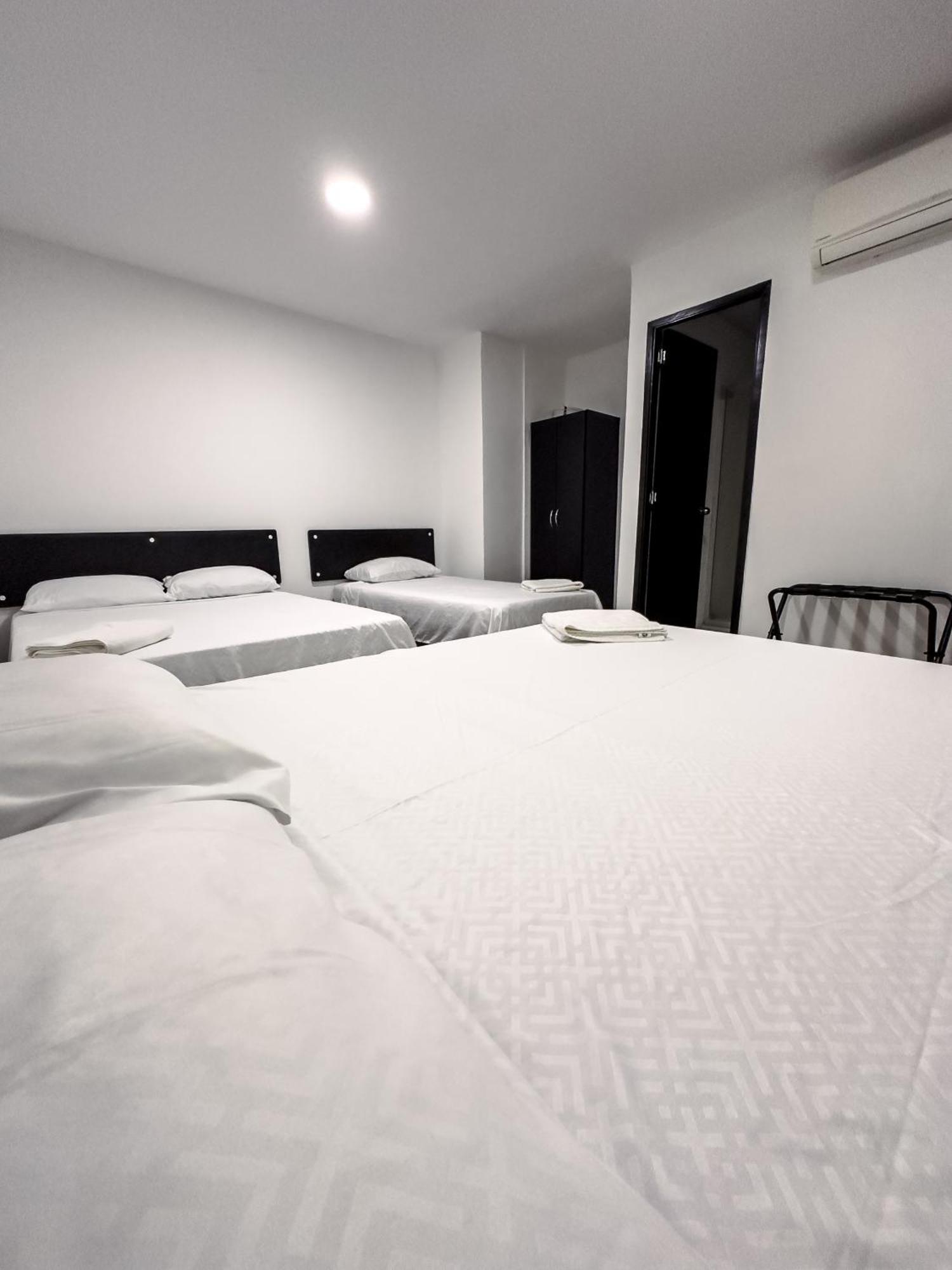 Hotel Bazurto Plaza Картахена Экстерьер фото