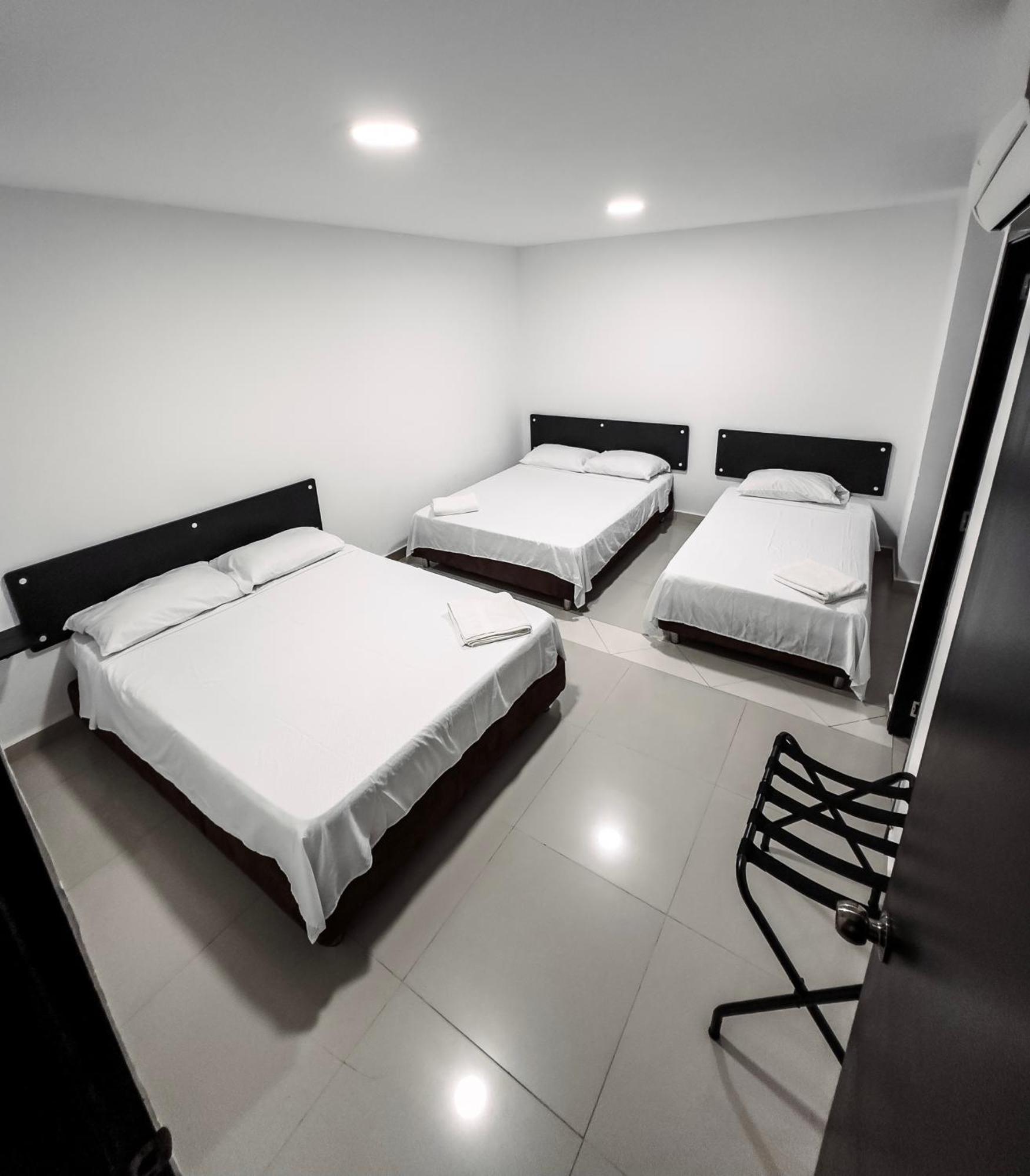 Hotel Bazurto Plaza Картахена Экстерьер фото