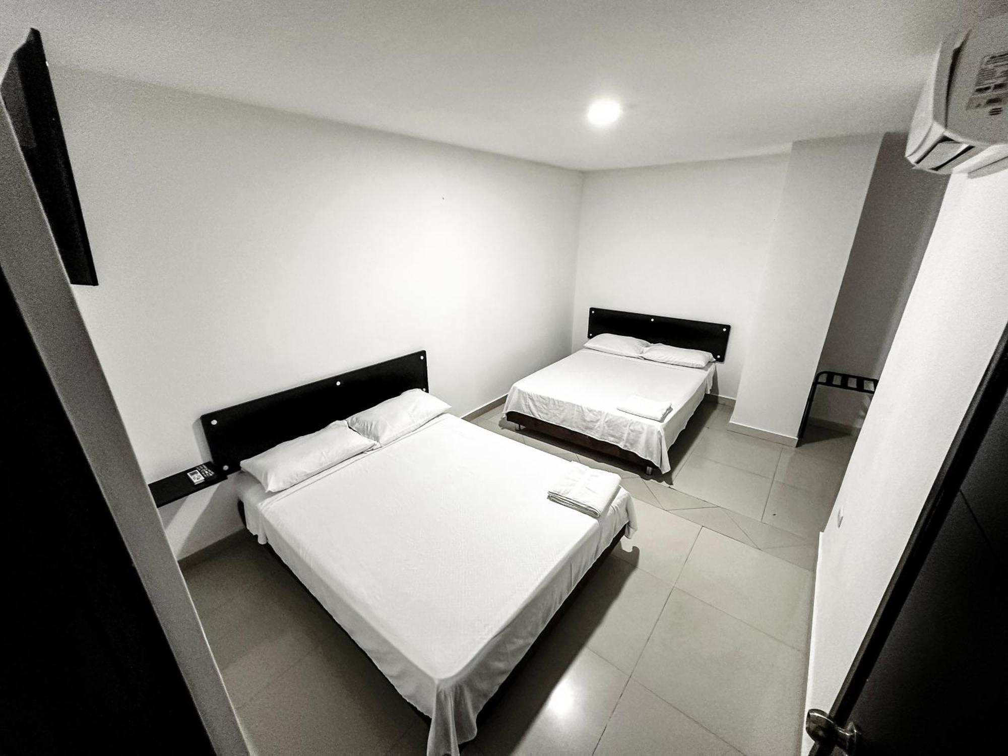 Hotel Bazurto Plaza Картахена Экстерьер фото