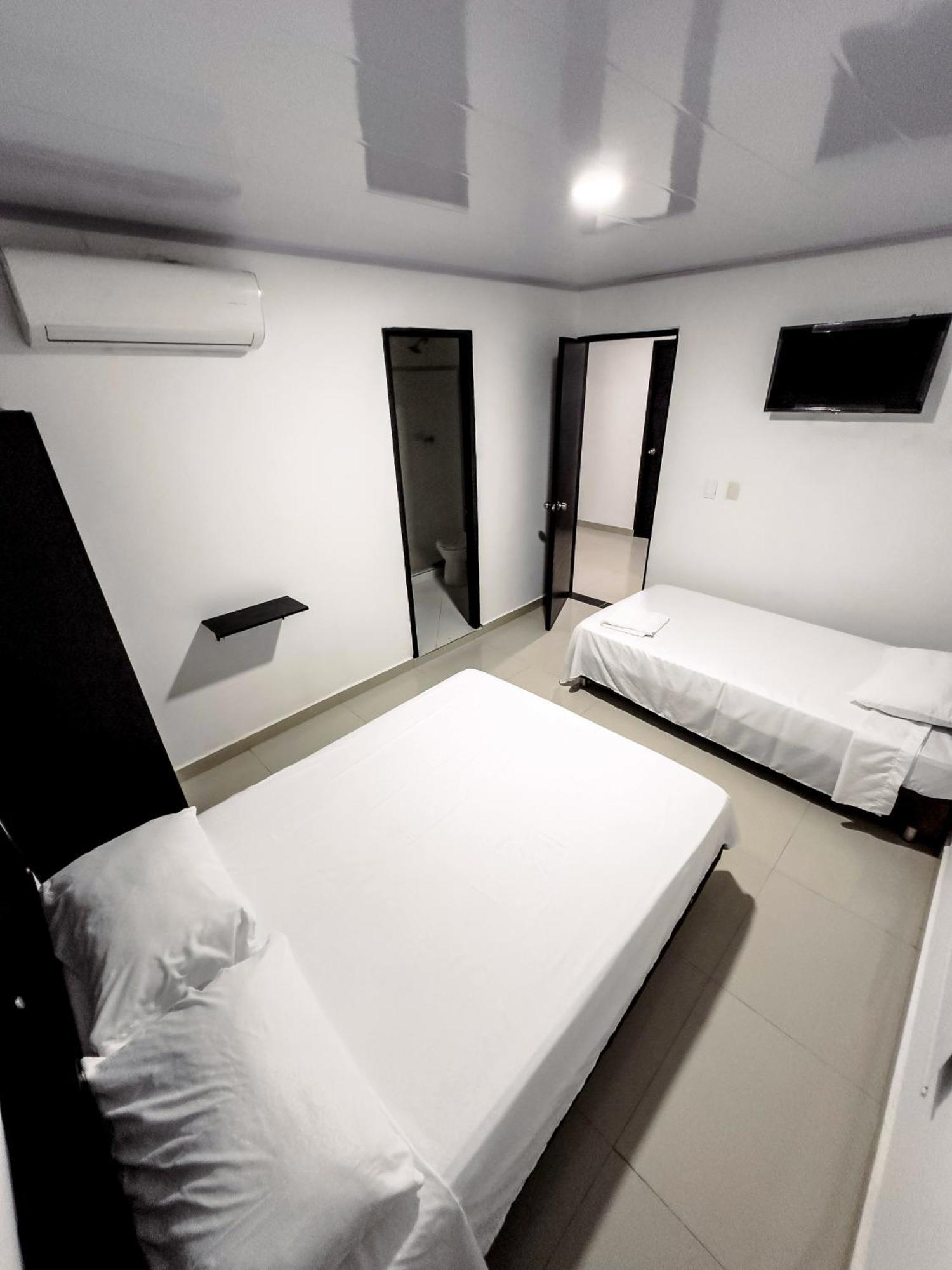 Hotel Bazurto Plaza Картахена Экстерьер фото