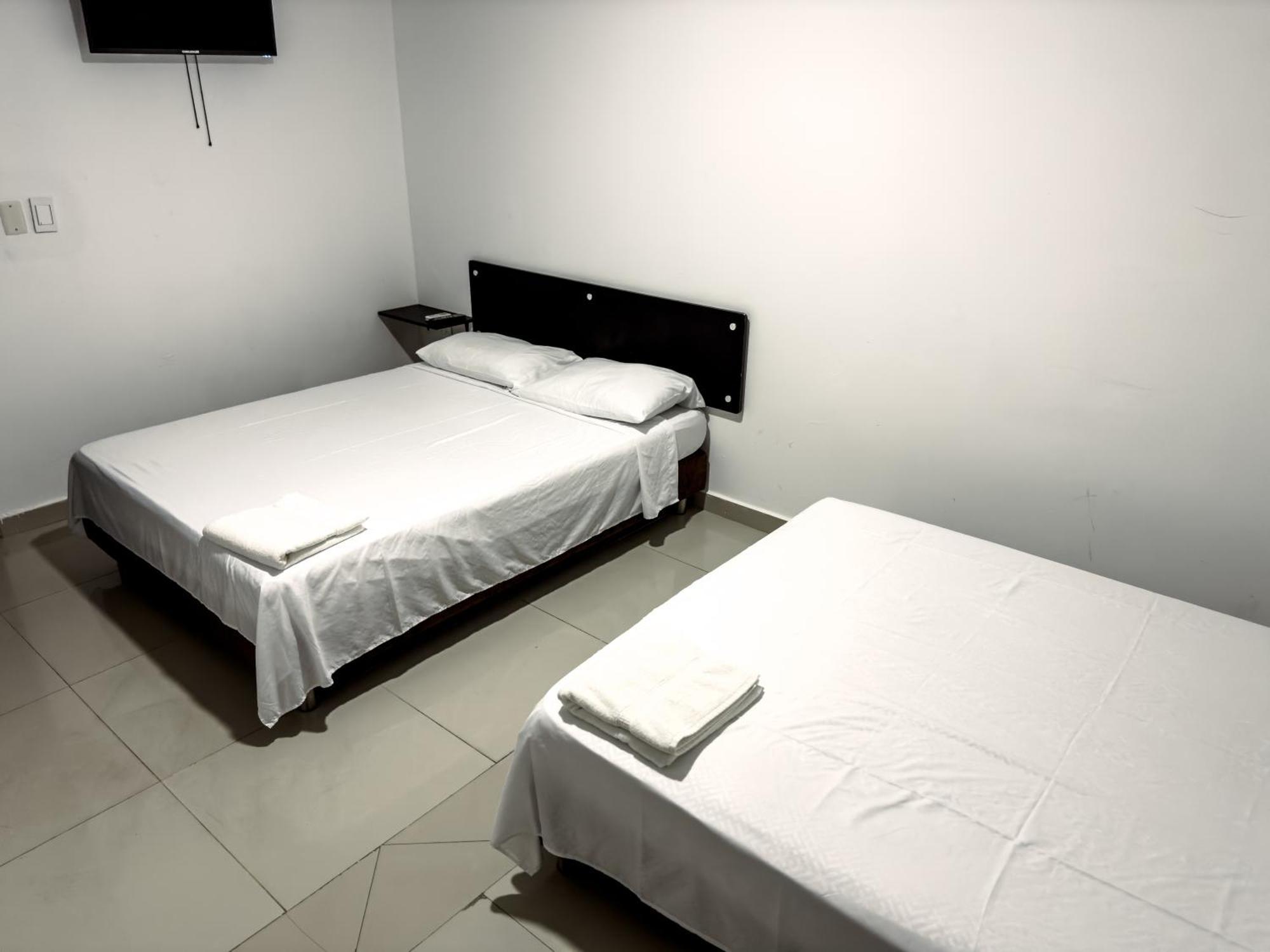 Hotel Bazurto Plaza Картахена Экстерьер фото