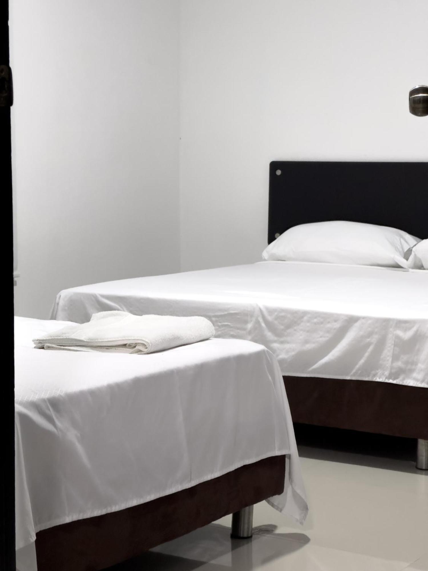 Hotel Bazurto Plaza Картахена Экстерьер фото