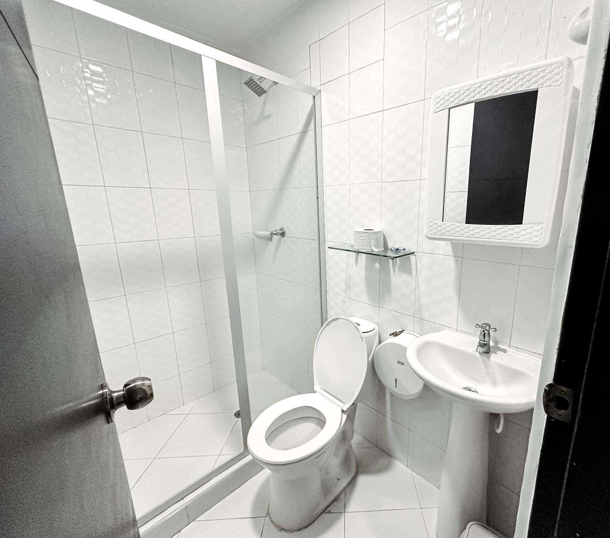 Hotel Bazurto Plaza Картахена Экстерьер фото